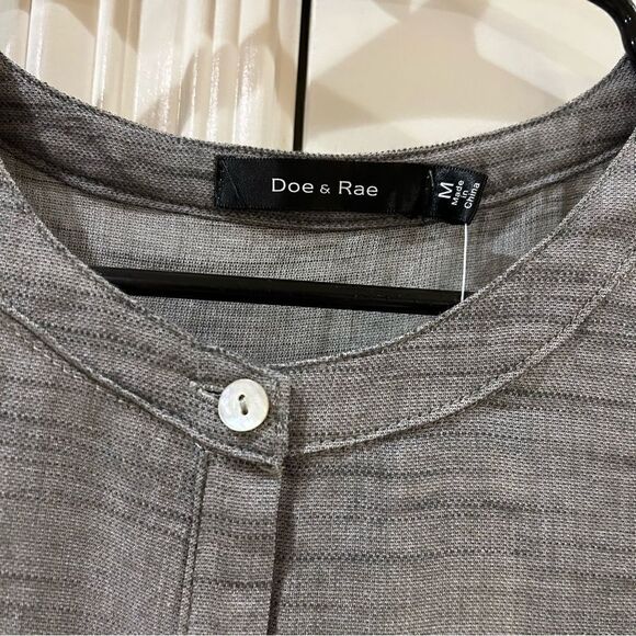 Doe & Rae women’s sleeveless ruffle button up tank top in charcoal NWT - Picture 7 of 8